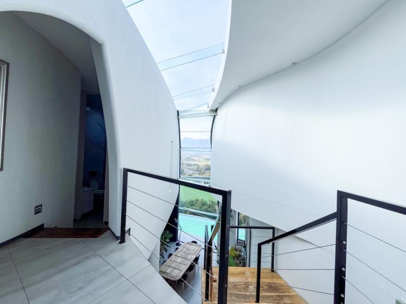 6 Bedroom Property for Sale in Hoog En Droog Western Cape